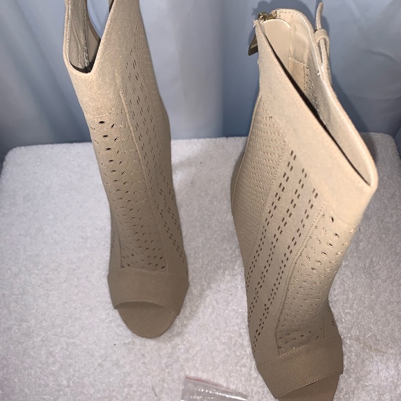 New - Micro Suede Stylish Boots Size 8.5 - Picture 4 of 16